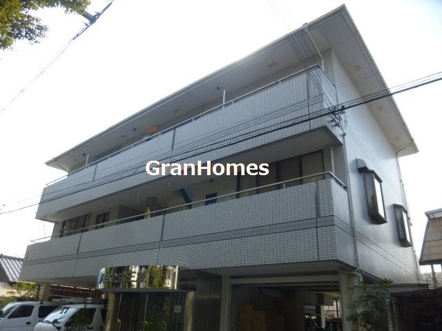 三創ビルの外観