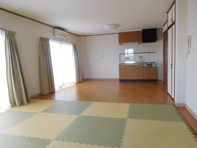 三創ビルの居間・リビング