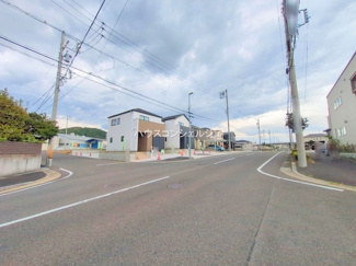 【前面道路含む現地写真】