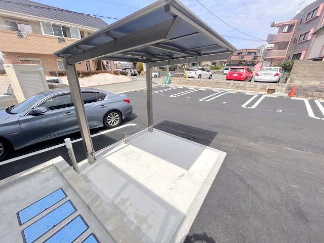 RAGIKUの駐車場