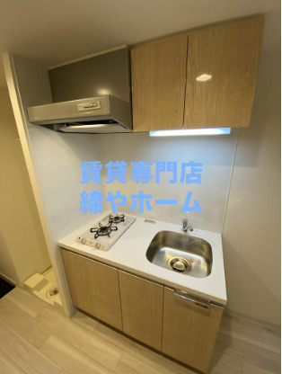 スプランディッド難波WESTのキッチン|コンパクトなキッチンで掃除もラクラク