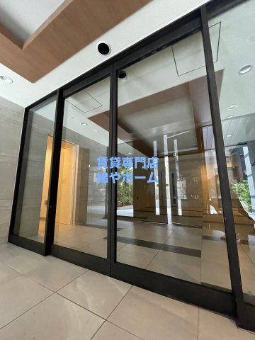 スプランディッド難波WESTのエントランス|落ち着いたエントランスです