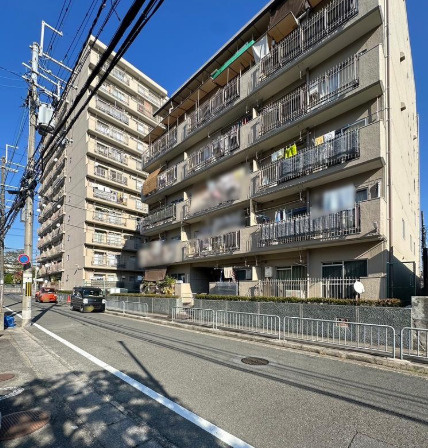 四条グランドハイツB棟の外観