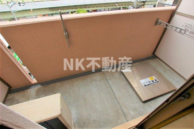 【バルコニー】 | アンビション（荒本賃貸） | 外からの目が気にならないバルコニーで洗濯物が干せます