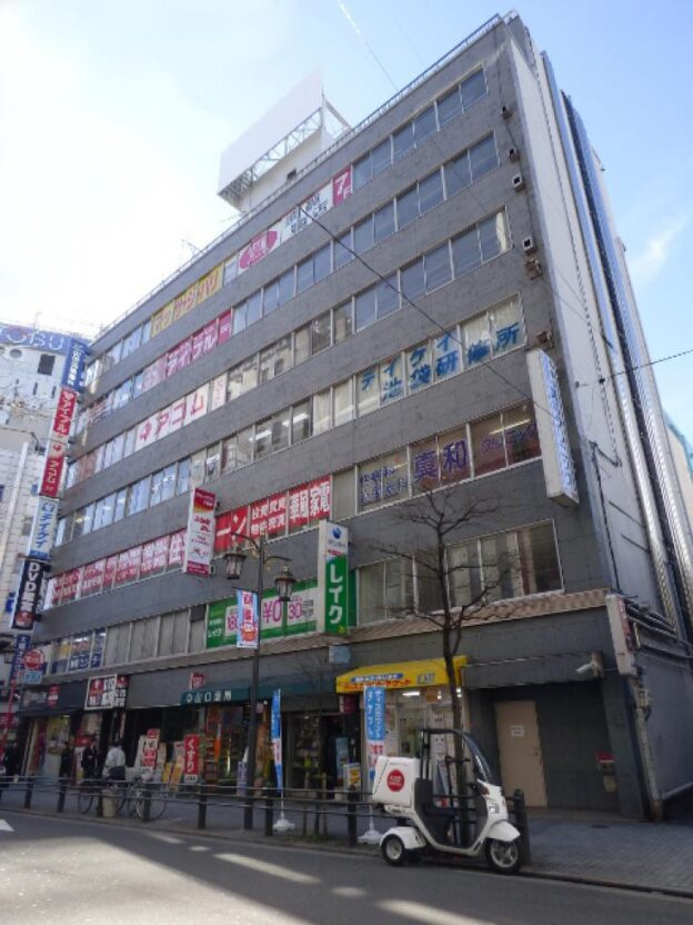 千代田区六番町の店舗一部の外観|おしゃれな外観です