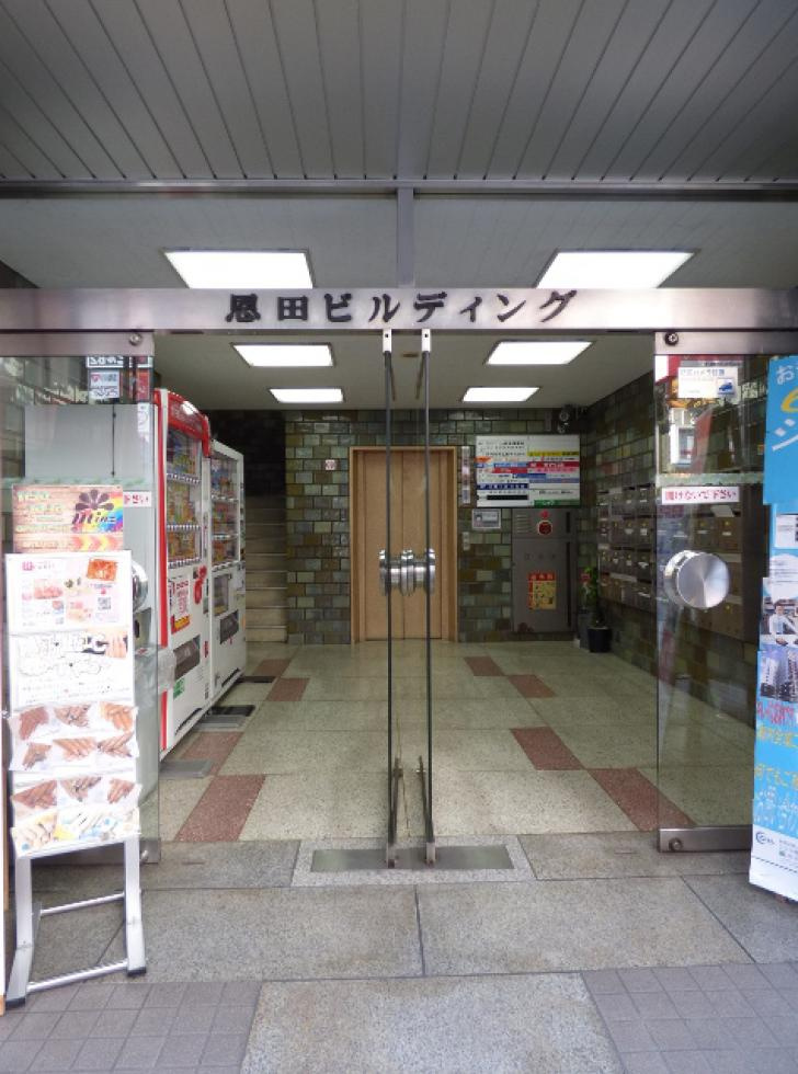 千代田区六番町の店舗一部のエントランス|清潔なエントランスです