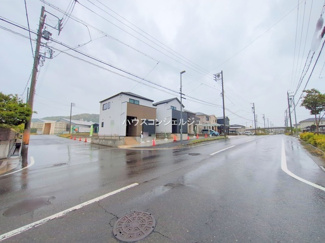 【前面道路含む現地写真】