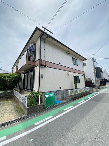 西宮市上甲東園５丁目のアパートの外観