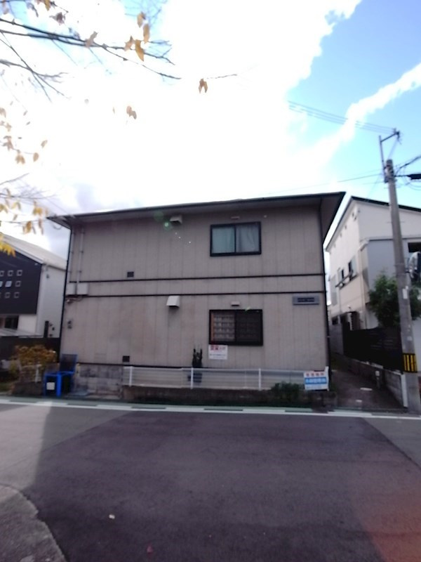 西宮市上甲東園５丁目のアパートの外観