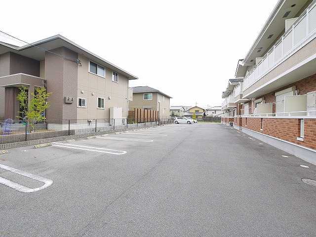 カモミール・西大寺Ａの駐車場|駐車場に車を止められます