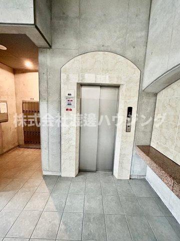 コリーヌ江坂のその他共用部分|エレベーター