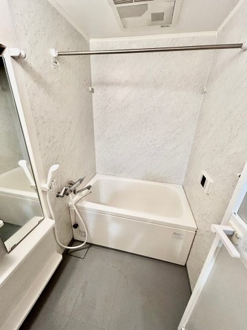 コリーヌ江坂の浴室