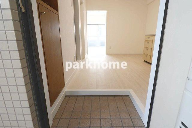 池本マンションの玄関|収納もある玄関です