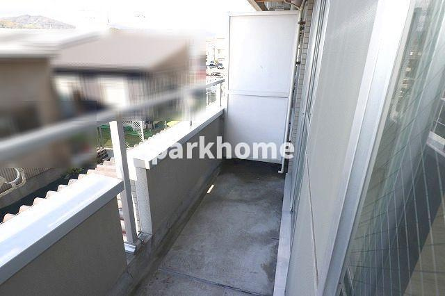 池本マンションのバルコニー|お洗濯にも便利なバルコニー付き