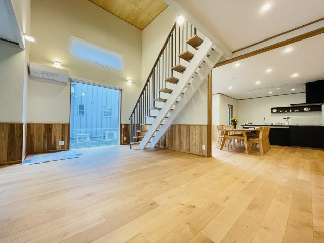 【居間・リビング】 | 熊谷市新島　　中古戸建