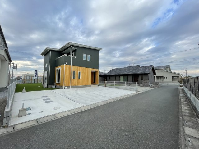 【前面道路含む現地写真】 | 熊谷市新島　　中古戸建