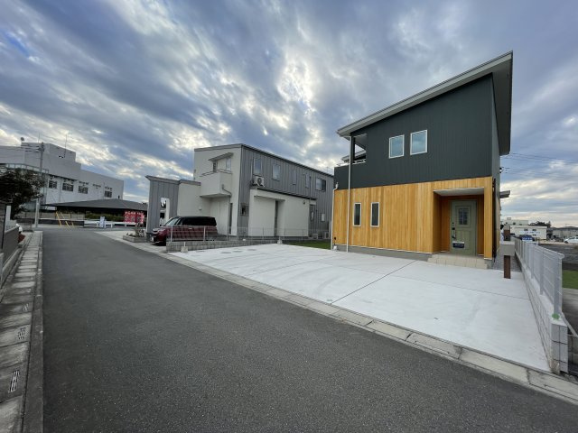 【前面道路含む現地写真】 | 熊谷市新島　　中古戸建