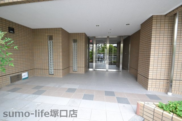 ラフィーネ武庫之荘のエントランス