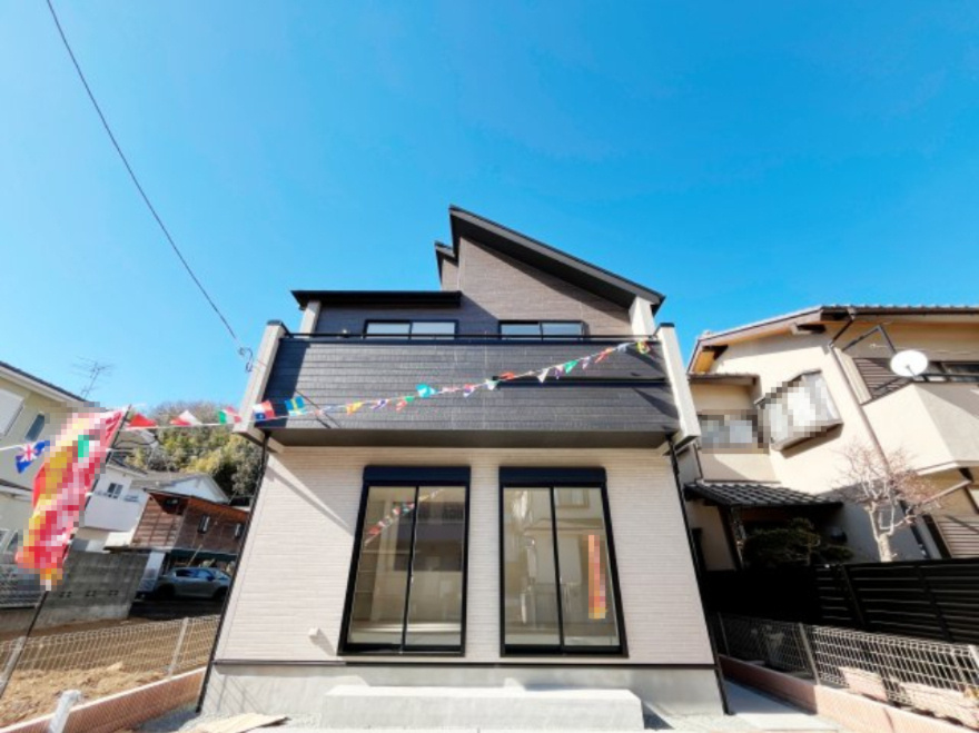 祝　成約済み　八王子市　寺田町　新築戸建ての外観|第一種低層の住宅エリア。近隣は八王子の穏やかな街並みが広がります。～仲介手数料無料☆八王子ひなた不動産～八王子市寺田町　新築戸建て