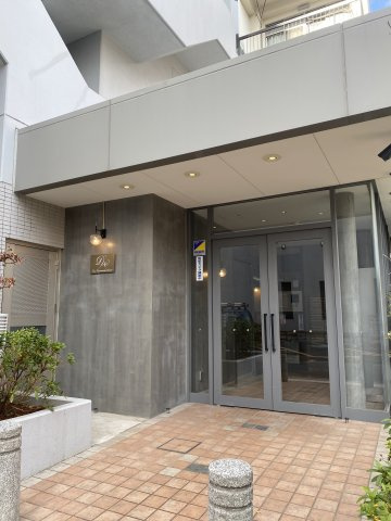 ドゥーエ清澄白河のエントランス