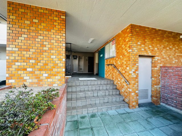 ロイヤルコーポ吉田のエントランス