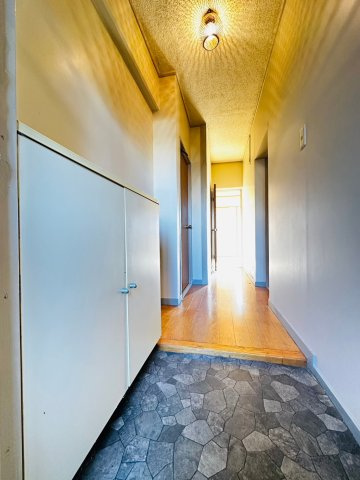 ロイヤルコーポ吉田の玄関