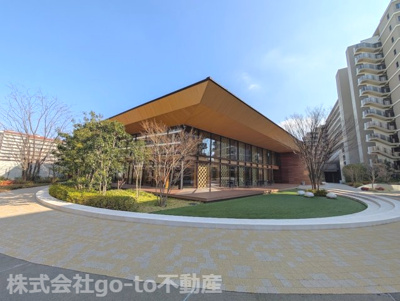 【その他共用部分】 | シエリアシティ明石大久保A棟 | 共用棟に ミニ図書館、シアタールーム、楽器(バンド)ルーム、キッチンスタジオ、屋外にミニファームあり！