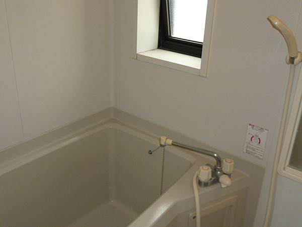 ディアスサカエの浴室|落ち着いた空間のお風呂です