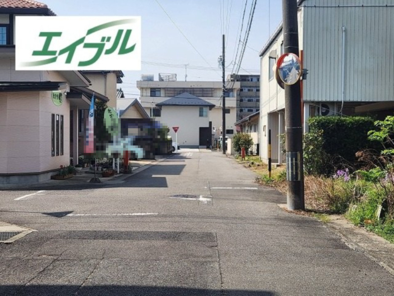 小牧市新町２丁目　中古戸建の前面道路含む現地写真
