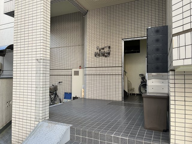 カルクス白山のエントランス