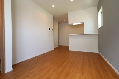 【居間・リビング】 | Crecia吉塚 | 別号室の写真になります。現況優先。