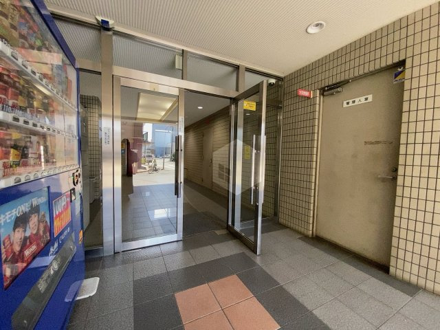 フローラ長田のエントランス