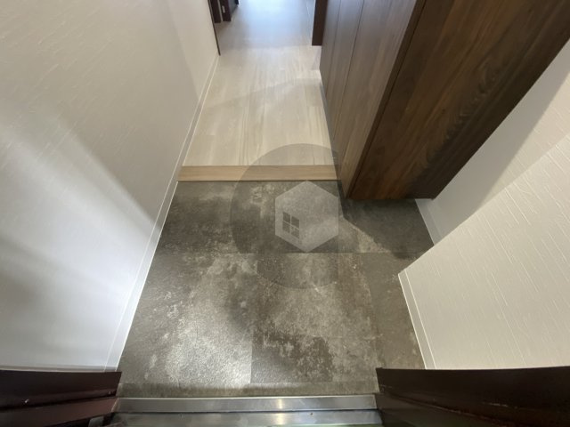 フローラ長田の玄関