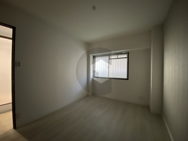 フローラ長田の洋室