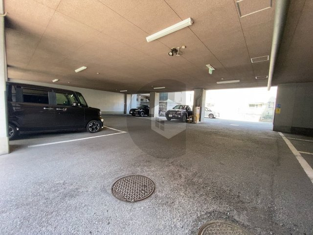 フローラ長田の駐車場