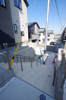 【前面道路含む現地写真】