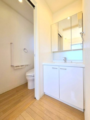 羽村市羽中２丁目の中古一戸建の独立洗面台