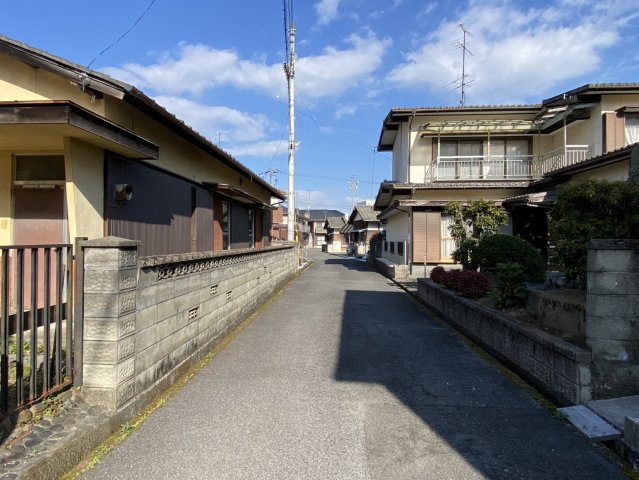 西条市大町953-5　売土地の前面道路含む現地写真