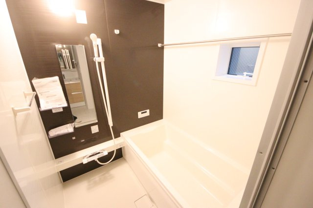 《仲介手数料無料》浦和区針ヶ谷２丁目2-9新築一戸建てリナージュの浴室|撮影日 2025年5月10日 16:50 曇り