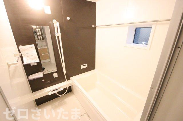 《仲介手数料無料》浦和区針ヶ谷２丁目2-9新築一戸建てリナージュの浴室|撮影日 2025年5月10日 16:50 曇り