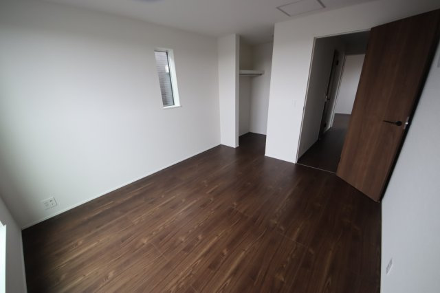 《仲介手数料無料》浦和区針ヶ谷２丁目2-9新築一戸建てリナージュの洋室|撮影日 2025年5月10日 16:50 曇り