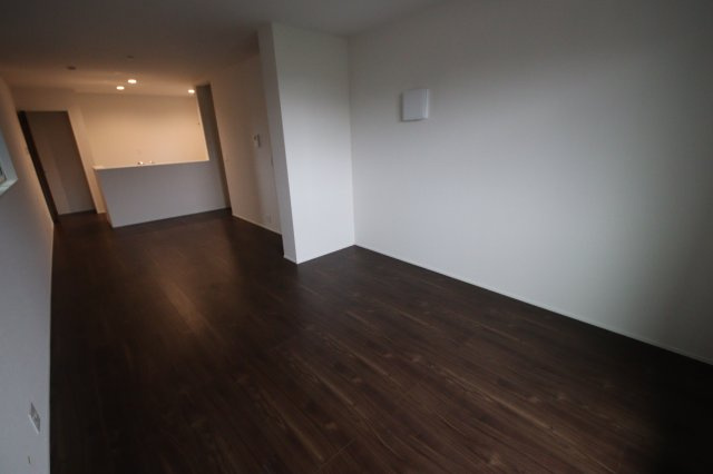 《仲介手数料無料》浦和区針ヶ谷２丁目2-9新築一戸建てリナージュの居間・リビング|撮影日 2025年5月10日 16:50 曇り