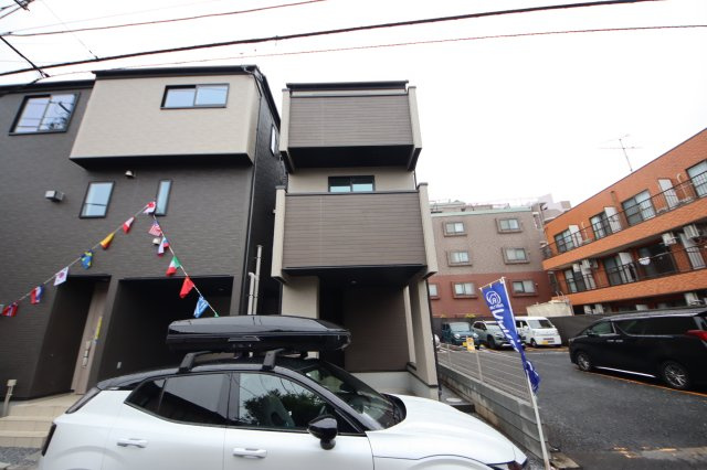 《仲介手数料無料》浦和区針ヶ谷２丁目2-9新築一戸建てリナージュの外観|撮影日 2025年5月10日 16:50 曇り