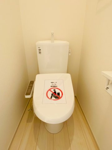 リナージュ／東区東野第1期／４号棟のトイレ|落ち着いた色調のトイレです。