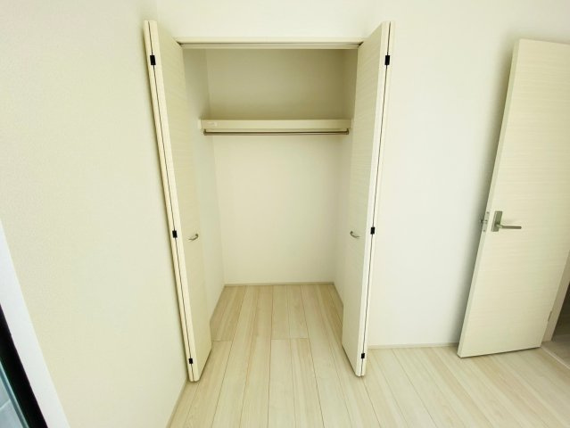 リナージュ／東区東野第1期／４号棟の収納|広めのクローゼットでたくさんの荷物を収納。