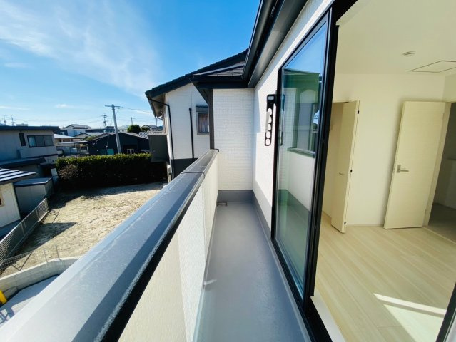 リナージュ／東区東野第1期／４号棟のバルコニー|あたたかい日差しがふりそそぐ日当たり良好のバルコニー