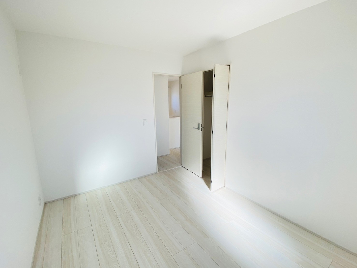 リナージュ／東区東野第1期／４号棟の洋室|シンプルで使いやすい洋室