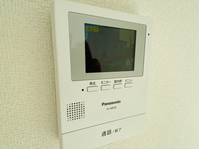 リナージュ／東区東野第1期／４号棟のセキュリティ|お客様の顔を見て応対できる安心感のあるテレビモニター付きインターホン
