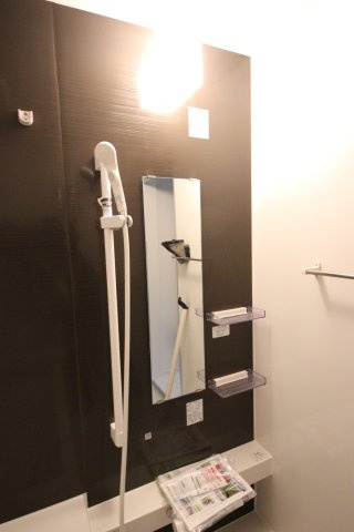 《仲介手数料無料》浦和区針ヶ谷２丁目2-9新築一戸建てリナージュの浴室|撮影日 2025年5月10日 14:20 曇り