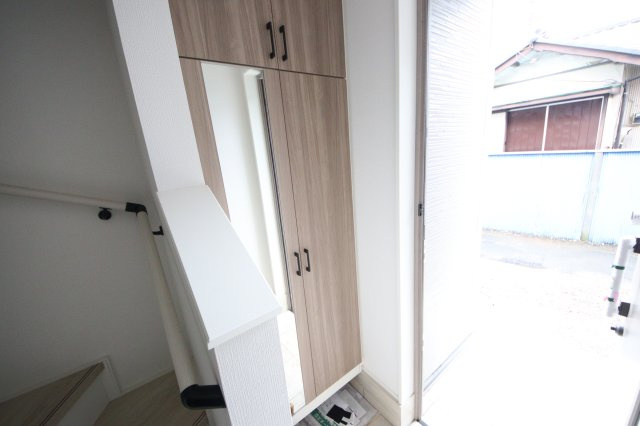 《仲介手数料無料》浦和区針ヶ谷２丁目2-9新築一戸建てリナージュの玄関|撮影日 2025年5月10日 14:20 曇り